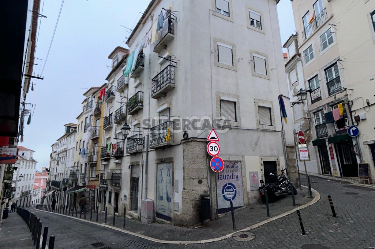 355m² Building in Lisbon, Portugal No. 160149