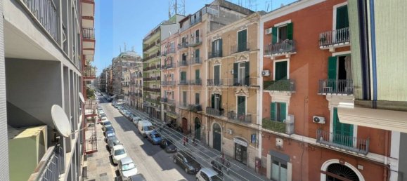 Квартира с 2 комнатами в Бари, Италия № 28514 24