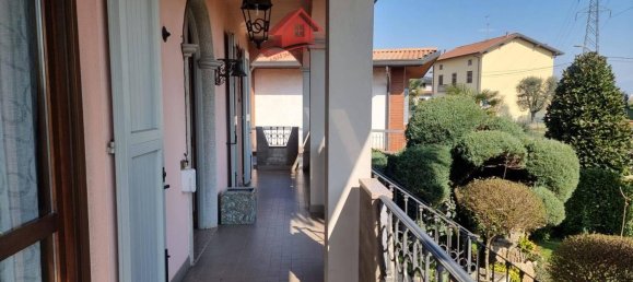 3 bedrooms Villa in Brembate, Italy No. 150100 5