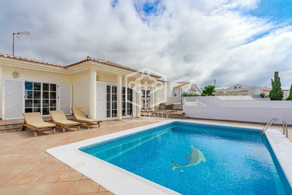 3 bedrooms Villa in Adeje, Spain No. 16408