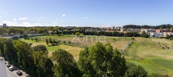 4 غرف نوم منزل ذو طابقين في Senhora da Hora, Portugal رقم 38147 37