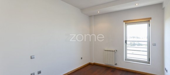 4 غرف نوم منزل ذو طابقين في Senhora da Hora, Portugal رقم 38147 20