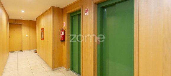 4 غرف نوم منزل ذو طابقين في Senhora da Hora, Portugal رقم 38147 39