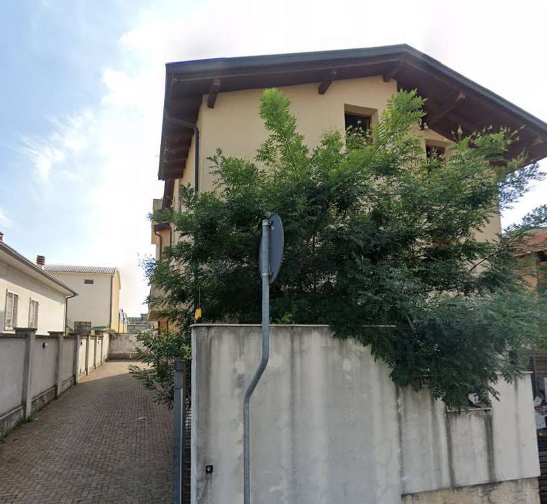 Gebäude in Gallarate, Italy 445m², Nr. 18382