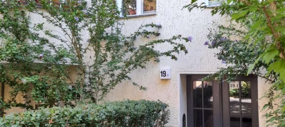 Квартира с 2 комнатами в Фриденау, Германия № 325190 3