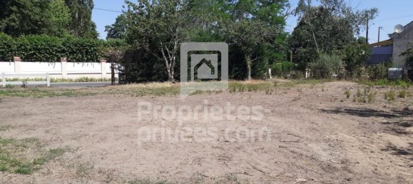 1000m² Land in Cosne-Cours-sur-Loire, France No. 94859 3