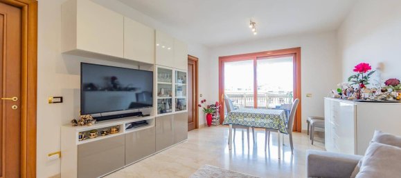 2 bedrooms Apartment in Rome, Italy No. 301219 2