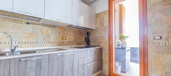 2 bedrooms Apartment in Rome, Italy No. 301219 5