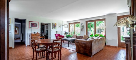 5 bedrooms House in Rhone, France No. 339081 6