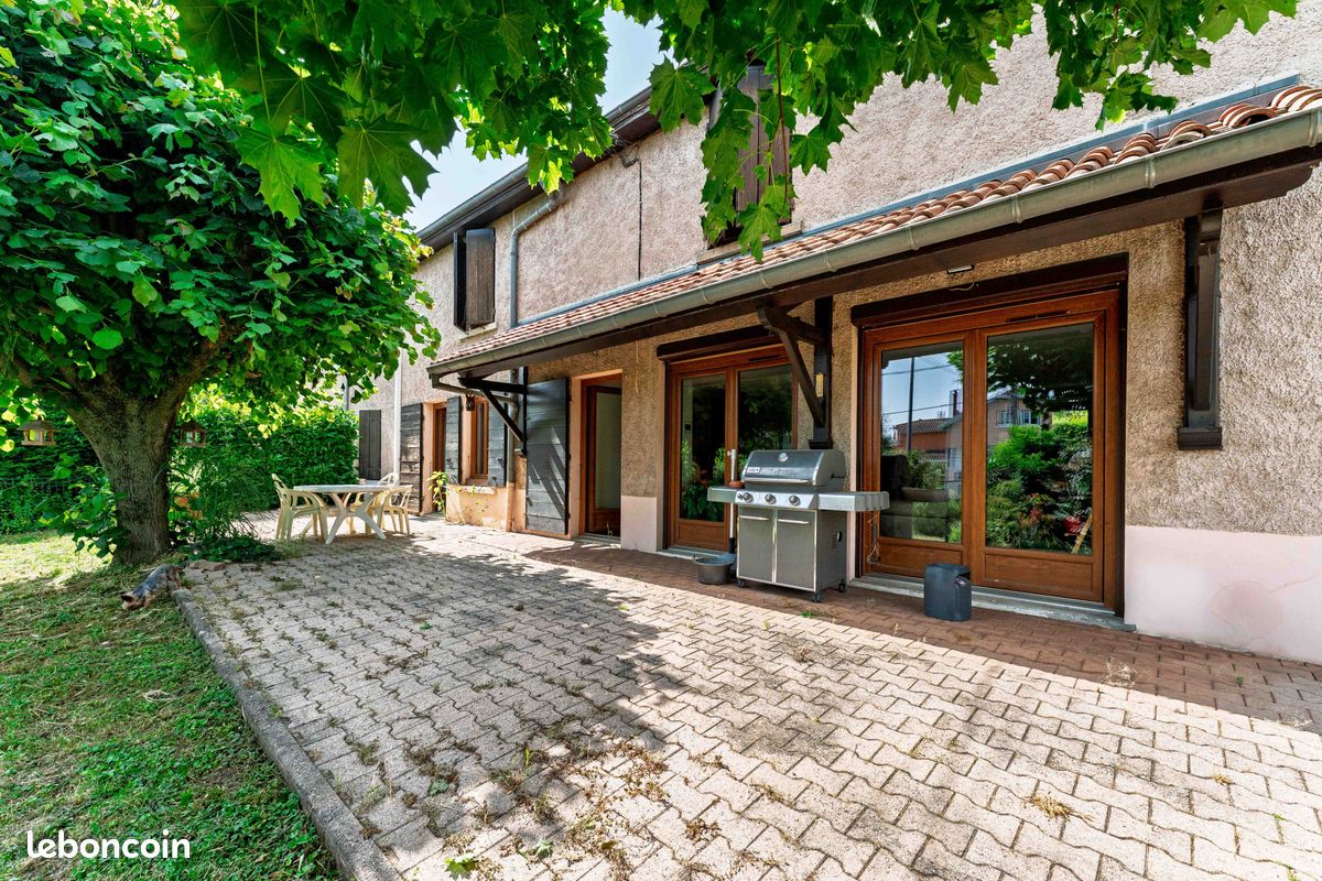 5 bedrooms House in Rhone, France No. 339081