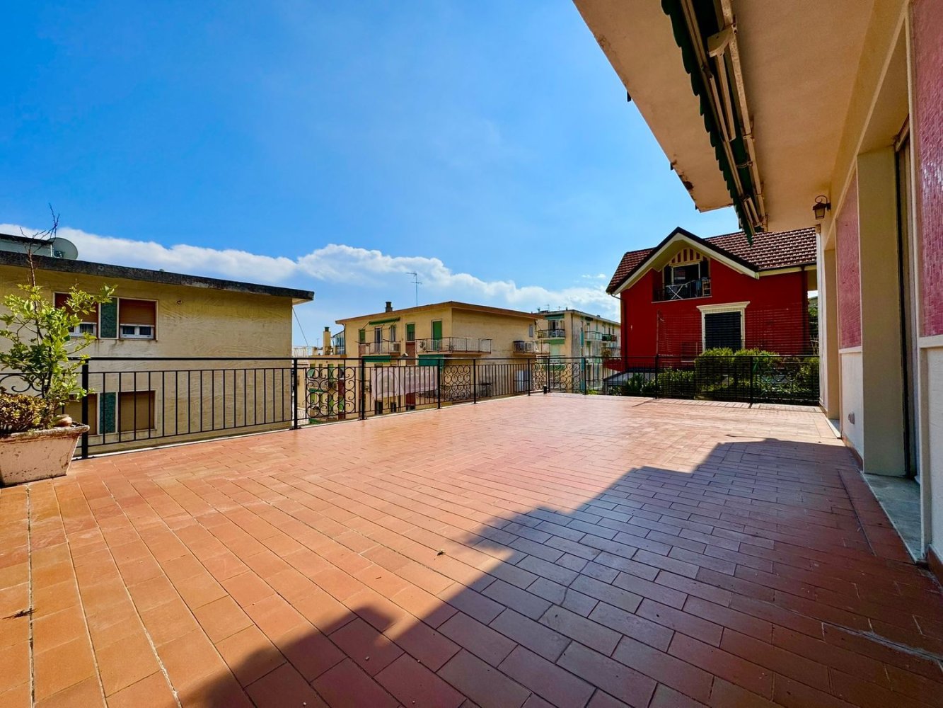 3 rooms Apartment in Varazze, Italy No. 290459