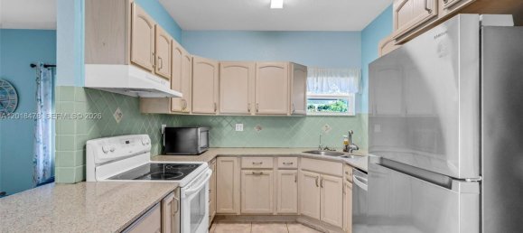 5 dormitorios villa en venta en Miami, Miami-Dade, Florida, USA № 615243 3