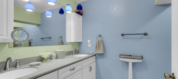 5 dormitorios villa en venta en Miami, Miami-Dade, Florida, USA № 615243 14