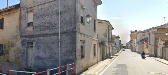 4 bedrooms Apartment in Desana, Italy No. 364506 2