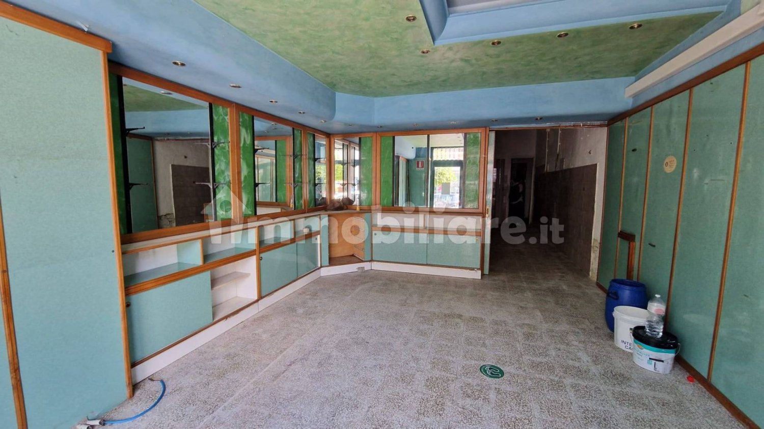 3 rooms Commercial property in Agropoli, Italy No. 302192