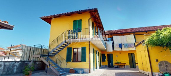 Квартира с 2 комнатами в Бра, Италия № 293679 5