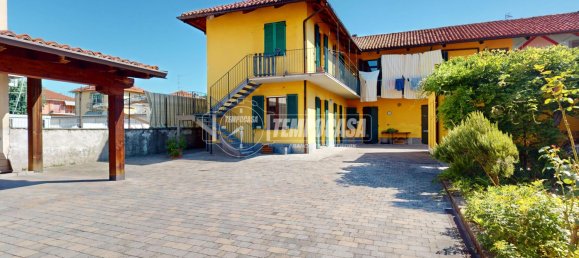 Квартира с 2 комнатами в Бра, Италия № 293679 12