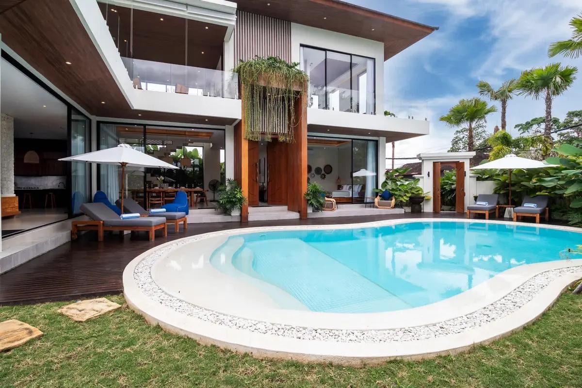 425m² Villa for sale in Tumbak Bayuh, Mengwi, Badung, Bali, Indonesia № 4669