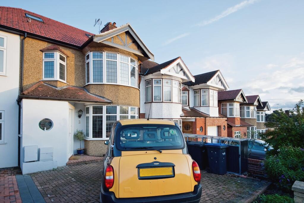 4 bedrooms House in London, United Kingdom No. 11681