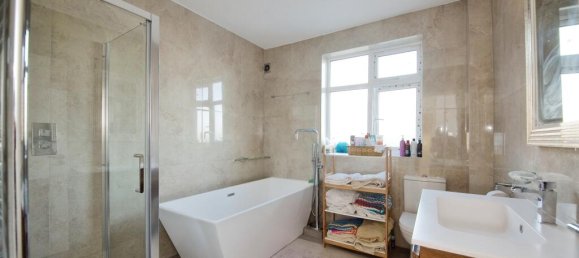 4 bedrooms House in London, United Kingdom No. 11681 10