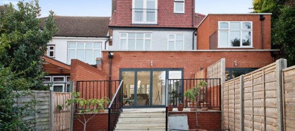 4 bedrooms House in London, United Kingdom No. 11681 14