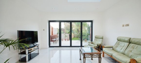 4 bedrooms House in London, United Kingdom No. 11681 12