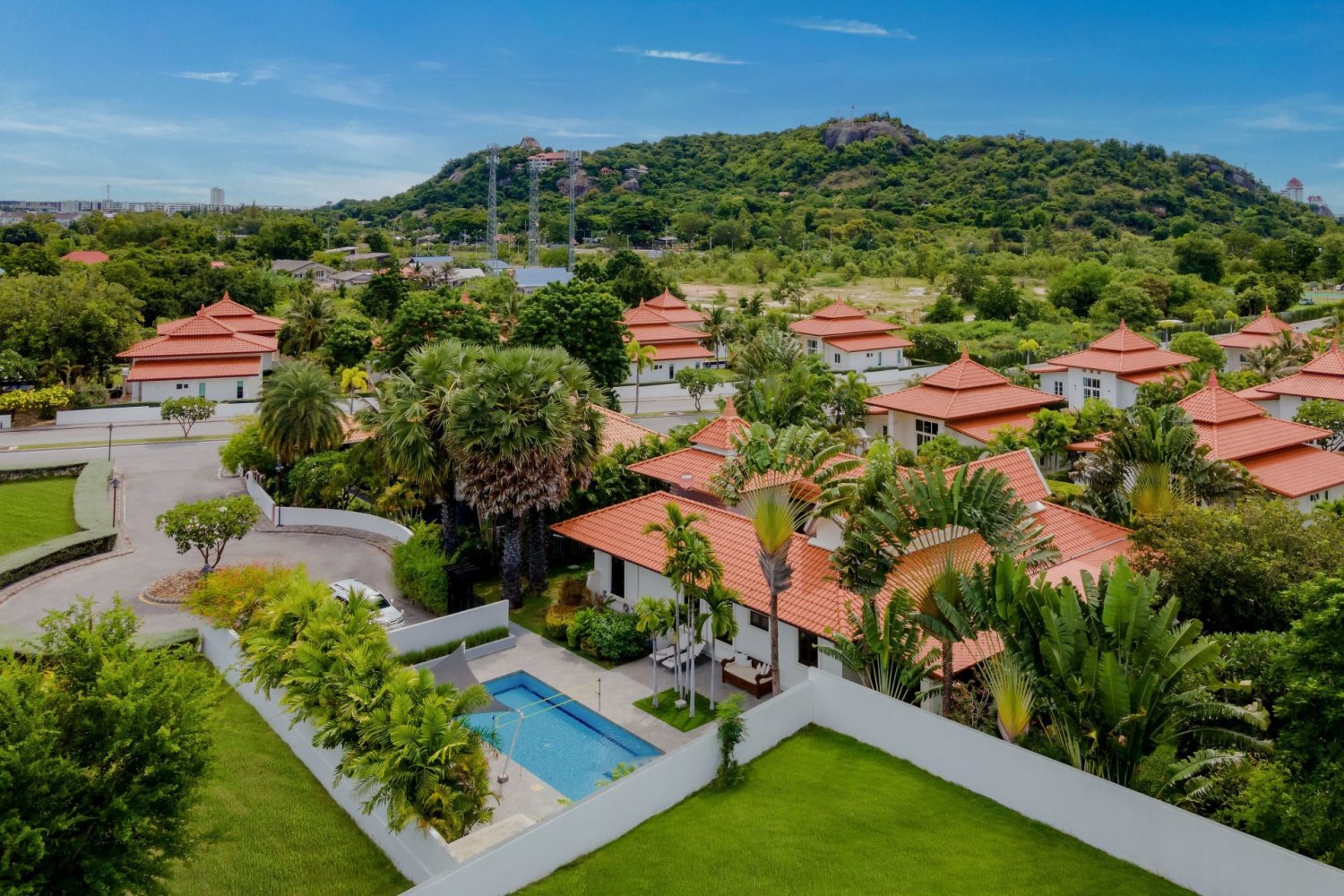 5 bedrooms Villa in Hua Hin, Thailand No. 67171