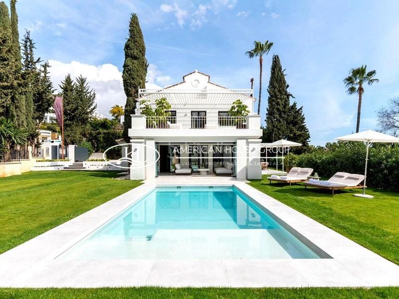 4 bedrooms Villa in Marbella, Spain No. 30860