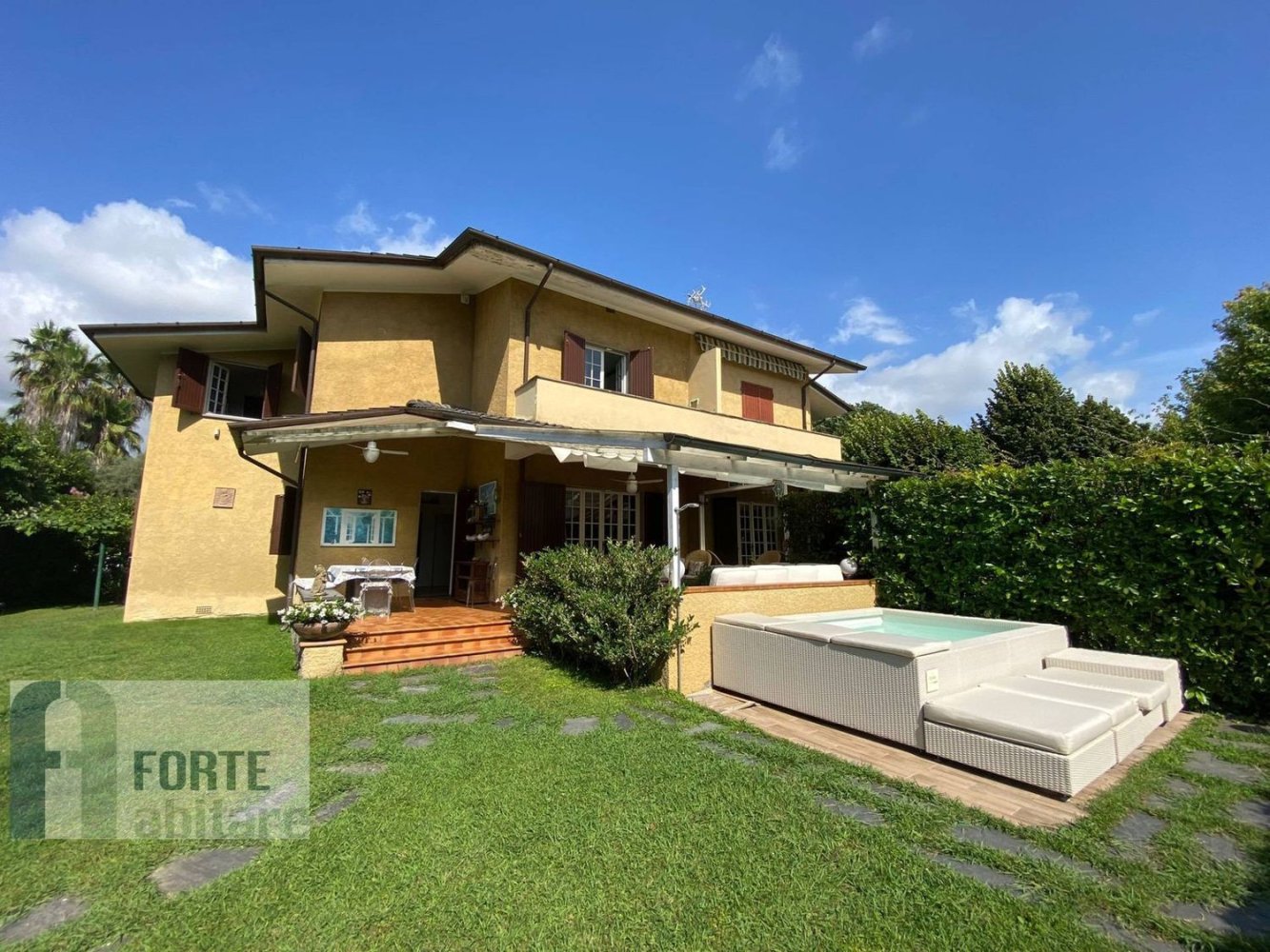8 rooms Apartment in Forte dei Marmi, Italy No. 37169