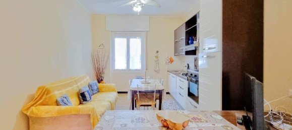 Квартира с 3 комнатами в Варацце, Италия № 222084 3