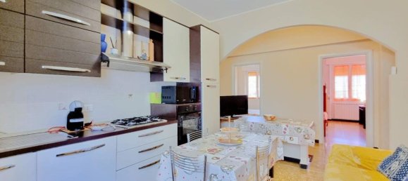 Квартира с 3 комнатами в Варацце, Италия № 222084 9