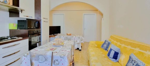 Квартира с 3 комнатами в Варацце, Италия № 222084 10