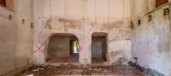 575m² Commercial property in Palermo, Italy No. 156280 19