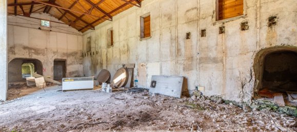 575m² Commercial property in Palermo, Italy No. 156280 15