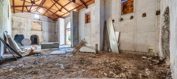 575m² Commercial property in Palermo, Italy No. 156280 14