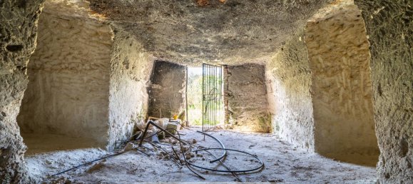 575m² Commercial property in Palermo, Italy No. 156280 22