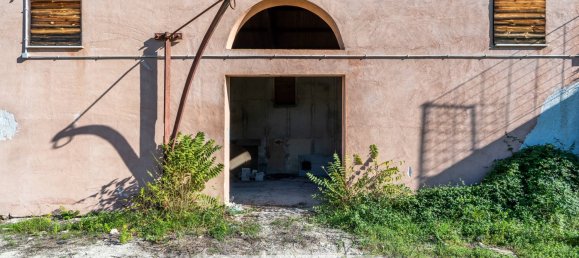 575m² Commercial property in Palermo, Italy No. 156280 12