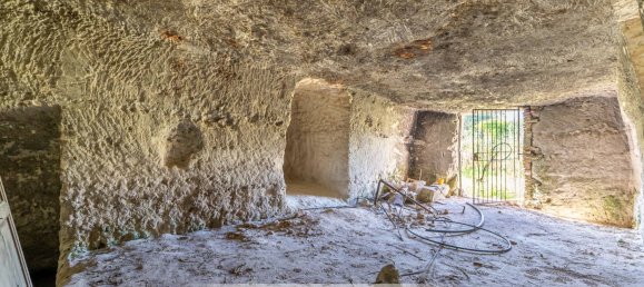 575m² Commercial property in Palermo, Italy No. 156280 20