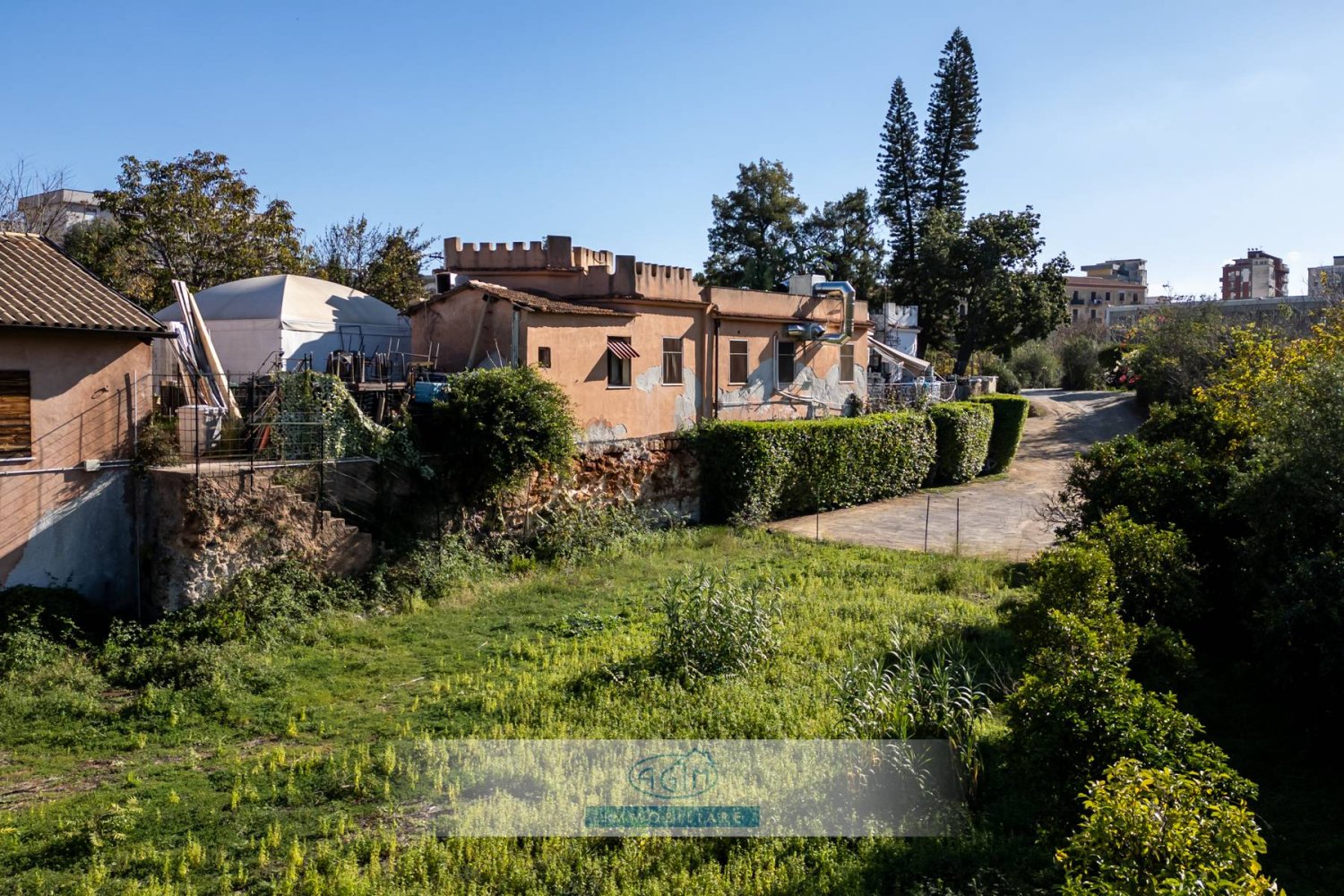 575m² Commercial property in Palermo, Italy No. 156280