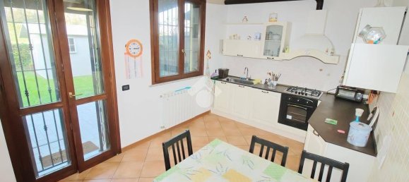 3 bedrooms House in Brescello, Italy No. 11737 3