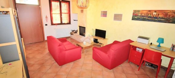 3 bedrooms House in Brescello, Italy No. 11737 12