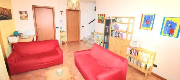 3 bedrooms House in Brescello, Italy No. 11737 2