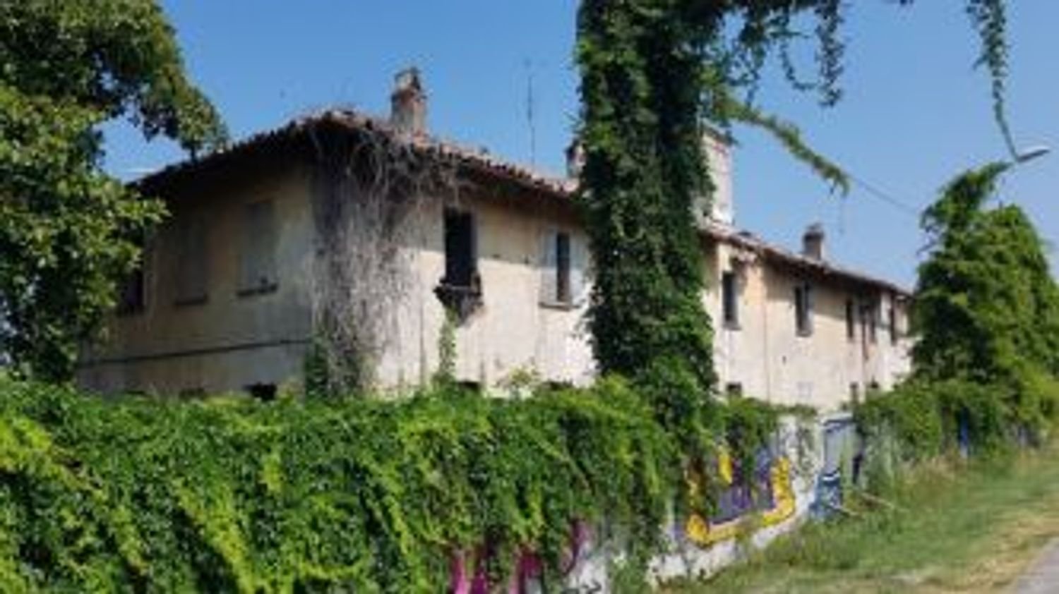 2400m² Building in Zibido San Giacomo, Italy No. 105636