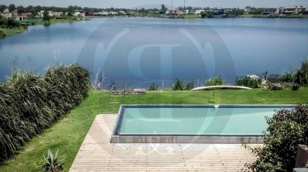 3 bedrooms House in Tigre, Argentina No. 82545