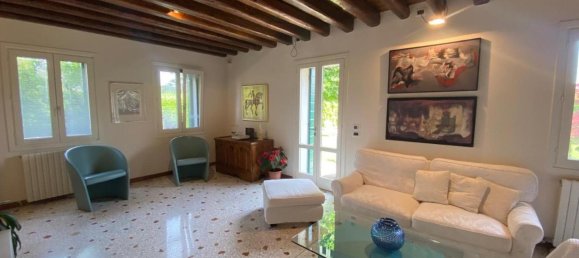 8 rooms Villa in Venice, Italy No. 30861 3