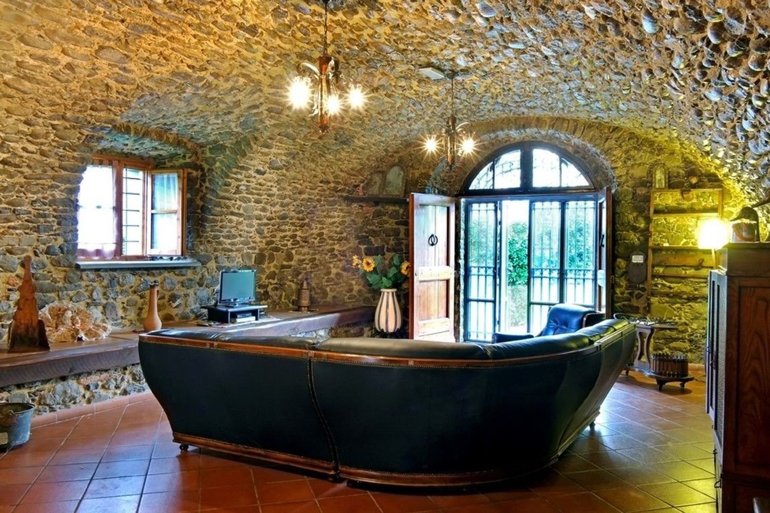 31 room House in Villafranca in Lunigiana, Italy No. 205704