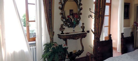 31 room House in Villafranca in Lunigiana, Italy No. 205704 33