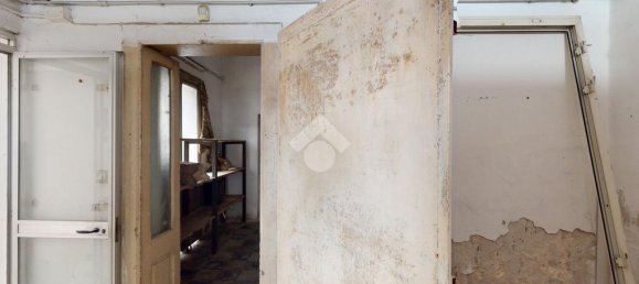 Коммерческая недвижимость с 3 комнатами в Бриндизи, Италия № 257668 6