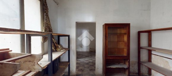 Коммерческая недвижимость с 3 комнатами в Бриндизи, Италия № 257668 11