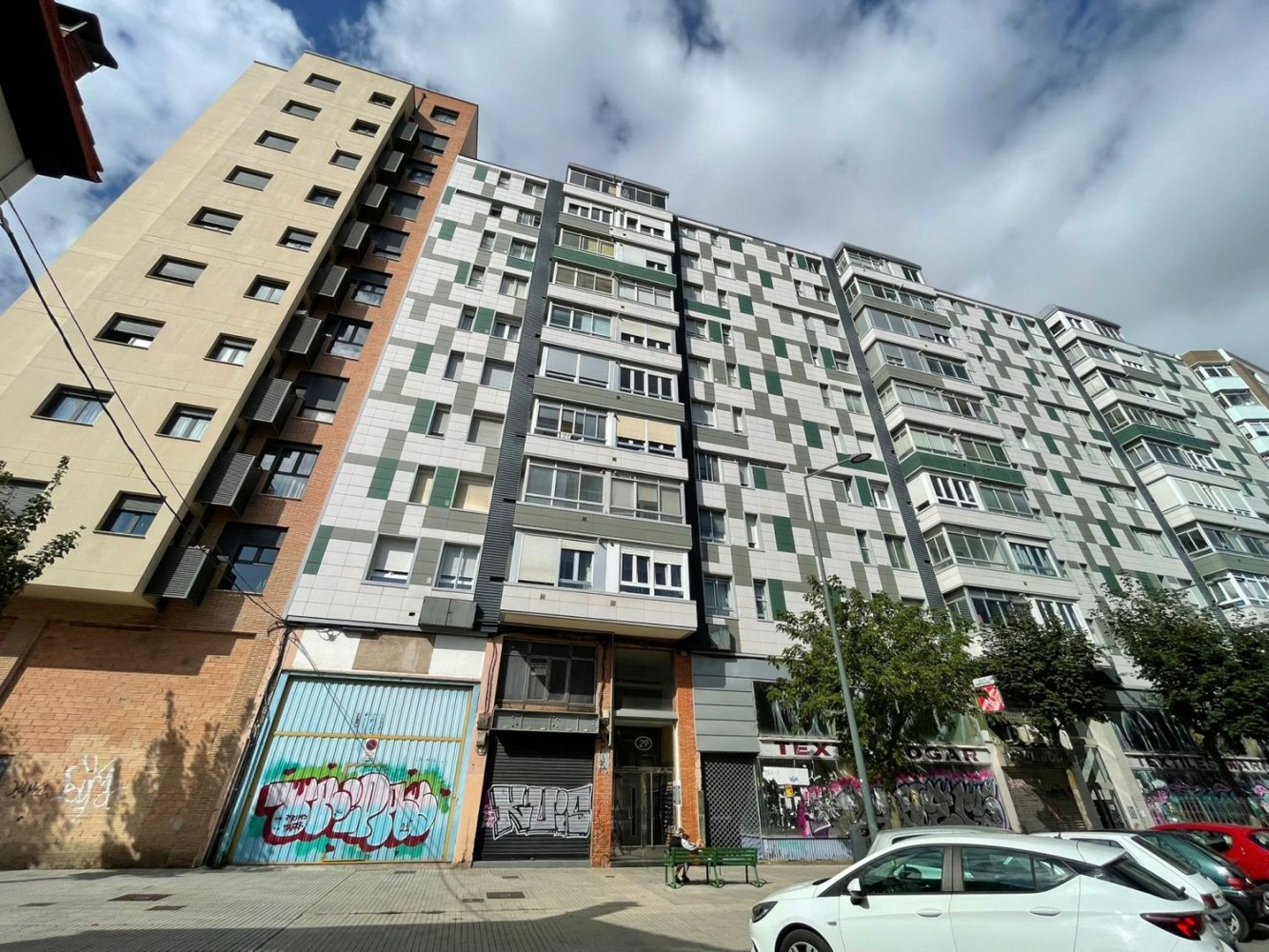 Apartamento de 3 dormitorios en Burgos, Spain No. 197930